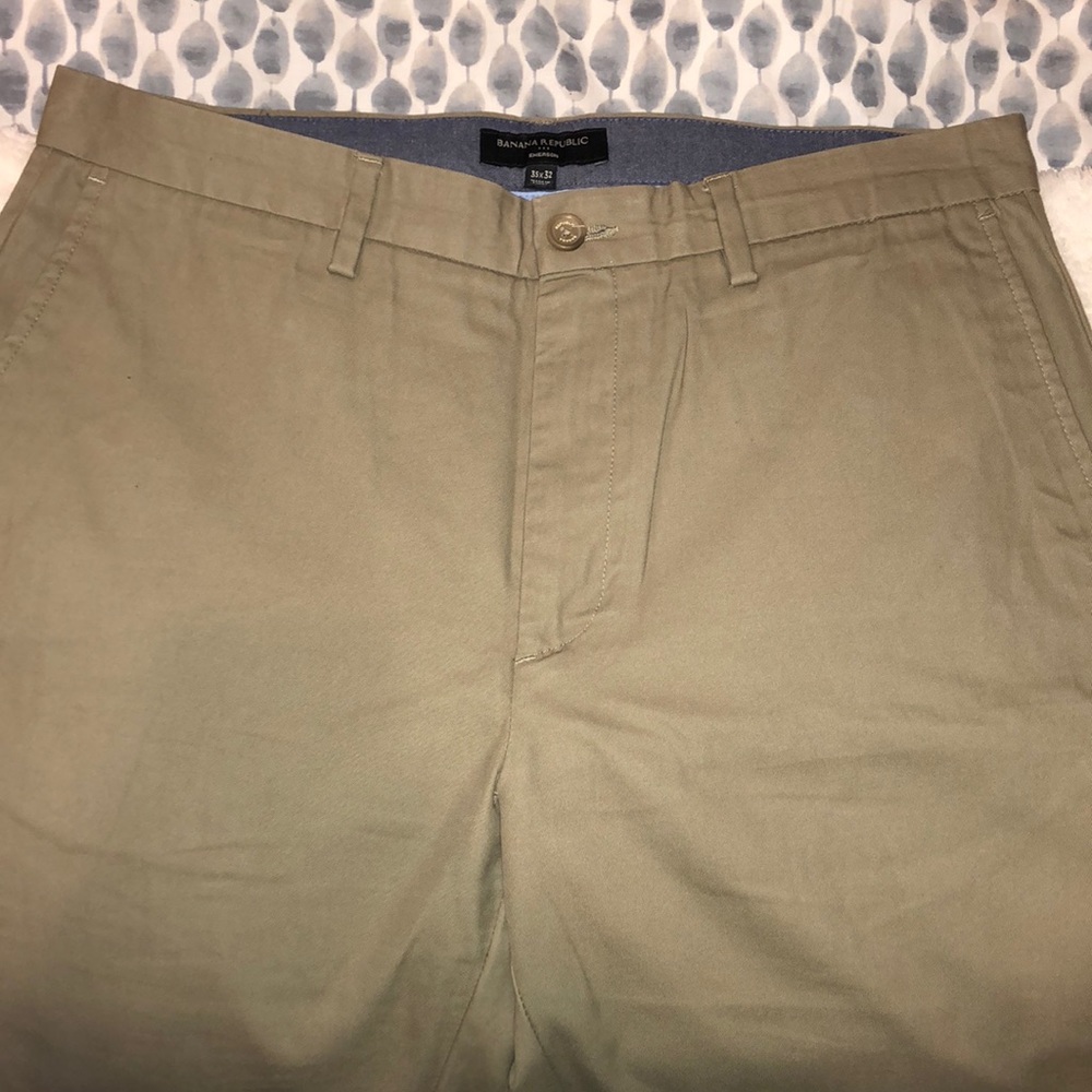 Men’s Banana Republic Emerson khakis in size 35/32